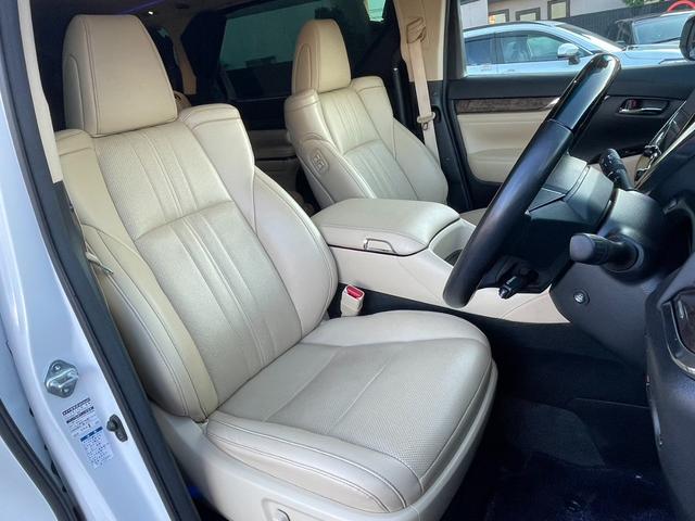 アルファードハイブリッド エグゼクティブラウンジS JBLプレミアムサウンド Wムーンルーフ 寒冷地仕様 パノラミックビューモニター TSS BSM パーキングアシスト デジタルインナーミラー エグゼクティブラウンジシート 3眼LEDライト(8枚目)