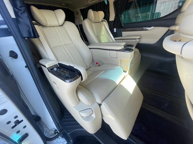 アルファードハイブリッド エグゼクティブラウンジS JBLプレミアムサウンド Wムーンルーフ 寒冷地仕様 パノラミックビューモニター TSS BSM パーキングアシスト デジタルインナーミラー エグゼクティブラウンジシート 3眼LEDライト(14枚目)