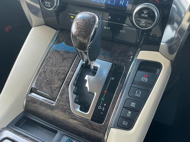 アルファードハイブリッド エグゼクティブラウンジS JBLプレミアムサウンド Wムーンルーフ 寒冷地仕様 パノラミックビューモニター TSS BSM パーキングアシスト デジタルインナーミラー エグゼクティブラウンジシート 3眼LEDライト(19枚目)