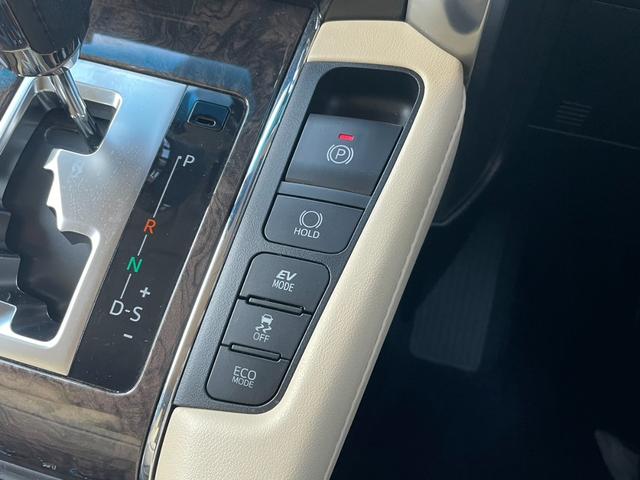 アルファードハイブリッド エグゼクティブラウンジS JBLプレミアムサウンド Wムーンルーフ 寒冷地仕様 パノラミックビューモニター TSS BSM パーキングアシスト デジタルインナーミラー エグゼクティブラウンジシート 3眼LEDライト(20枚目)