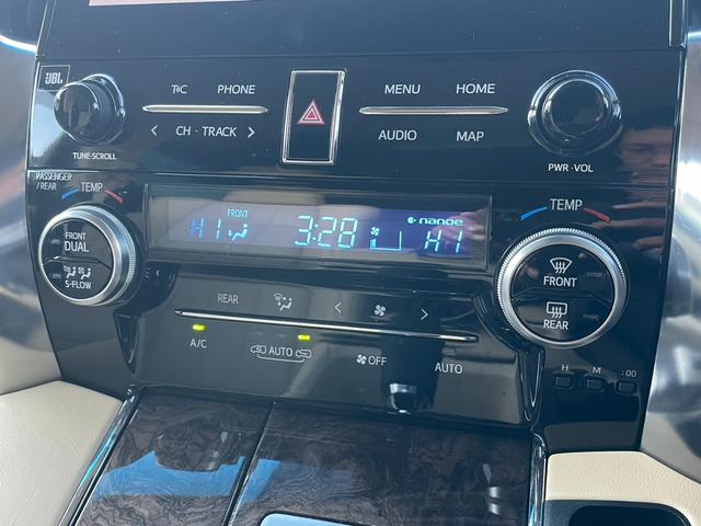 アルファードハイブリッド エグゼクティブラウンジS JBLプレミアムサウンド Wムーンルーフ 寒冷地仕様 パノラミックビューモニター TSS BSM パーキングアシスト デジタルインナーミラー エグゼクティブラウンジシート 3眼LEDライト(21枚目)