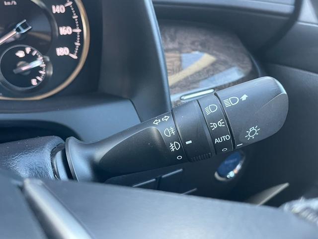 アルファードハイブリッド エグゼクティブラウンジS JBLプレミアムサウンド Wムーンルーフ 寒冷地仕様 パノラミックビューモニター TSS BSM パーキングアシスト デジタルインナーミラー エグゼクティブラウンジシート 3眼LEDライト(24枚目)