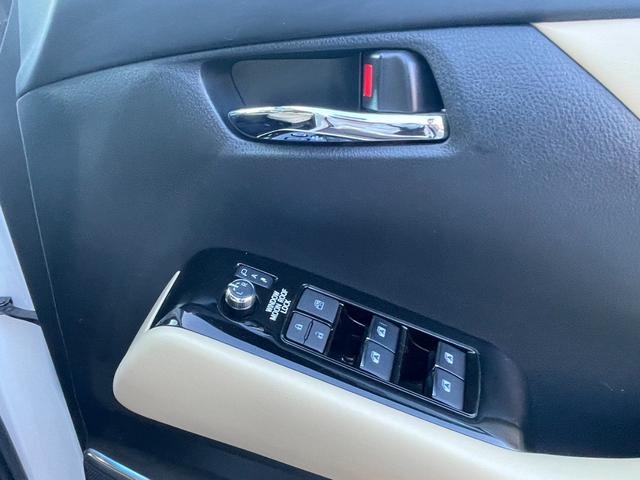 アルファードハイブリッド エグゼクティブラウンジS JBLプレミアムサウンド Wムーンルーフ 寒冷地仕様 パノラミックビューモニター TSS BSM パーキングアシスト デジタルインナーミラー エグゼクティブラウンジシート 3眼LEDライト(32枚目)