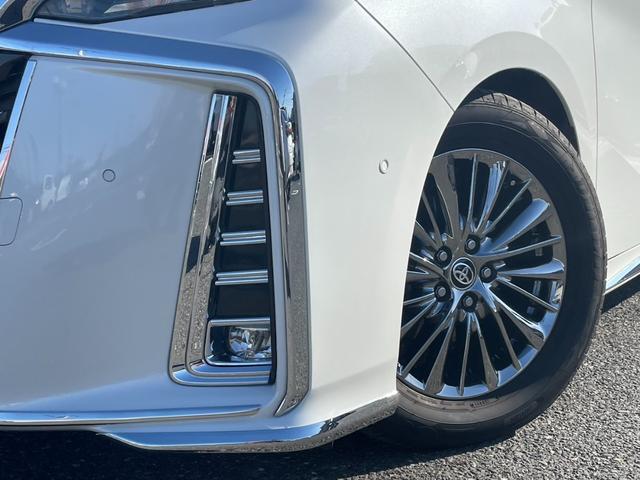 アルファードハイブリッド エグゼクティブラウンジS JBLプレミアムサウンド Wムーンルーフ 寒冷地仕様 パノラミックビューモニター TSS BSM パーキングアシスト デジタルインナーミラー エグゼクティブラウンジシート 3眼LEDライト(51枚目)