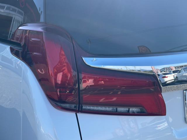 アルファードハイブリッド エグゼクティブラウンジS JBLプレミアムサウンド Wムーンルーフ 寒冷地仕様 パノラミックビューモニター TSS BSM パーキングアシスト デジタルインナーミラー エグゼクティブラウンジシート 3眼LEDライト(59枚目)