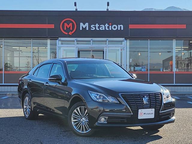 クラウンハイブリッド ロイヤルサルーン　Ｆｏｕｒ　ブラックスタイル　純正ＨＤＤナビ　バックカメラ　ＥＴＣ　ブラックインテリア　フロントパワーシート　純正１７アルミ　フルセグ　Ｂｌｕｅｔｏｏｔｈ　ＨＩＤ　クルーズコントロール　シートヒーター　ステアリングヒーター（4枚目）