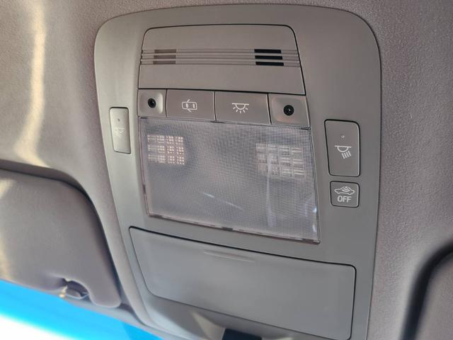 クラウンハイブリッド ロイヤルサルーン　Ｆｏｕｒ　ブラックスタイル　純正ＨＤＤナビ　バックカメラ　ＥＴＣ　ブラックインテリア　フロントパワーシート　純正１７アルミ　フルセグ　Ｂｌｕｅｔｏｏｔｈ　ＨＩＤ　クルーズコントロール　シートヒーター　ステアリングヒーター（30枚目）