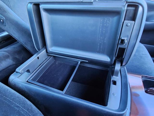 クラウンハイブリッド ロイヤルサルーン　Ｆｏｕｒ　ブラックスタイル　純正ＨＤＤナビ　バックカメラ　ＥＴＣ　ブラックインテリア　フロントパワーシート　純正１７アルミ　フルセグ　Ｂｌｕｅｔｏｏｔｈ　ＨＩＤ　クルーズコントロール　シートヒーター　ステアリングヒーター（33枚目）