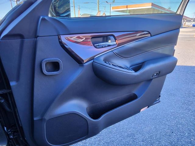 クラウンハイブリッド ロイヤルサルーン　Ｆｏｕｒ　ブラックスタイル　純正ＨＤＤナビ　バックカメラ　ＥＴＣ　ブラックインテリア　フロントパワーシート　純正１７アルミ　フルセグ　Ｂｌｕｅｔｏｏｔｈ　ＨＩＤ　クルーズコントロール　シートヒーター　ステアリングヒーター（34枚目）