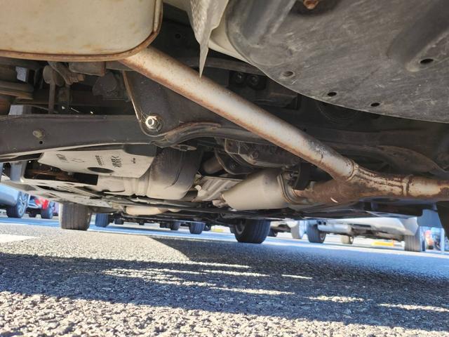 クラウンハイブリッド ロイヤルサルーン　Ｆｏｕｒ　ブラックスタイル　純正ＨＤＤナビ　バックカメラ　ＥＴＣ　ブラックインテリア　フロントパワーシート　純正１７アルミ　フルセグ　Ｂｌｕｅｔｏｏｔｈ　ＨＩＤ　クルーズコントロール　シートヒーター　ステアリングヒーター（63枚目）