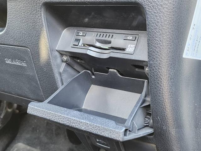 ヴォクシー ＺＳ　煌ＩＩ　ワンオーナー　ドラレコ　ＥＴＣ２．０　バックカメラ　両側電動スライドドア　Ｐセンサー　横滑り防止装置　スマートキー　プッシュスタート　純正アルミ　純正９型ナビ（25枚目）