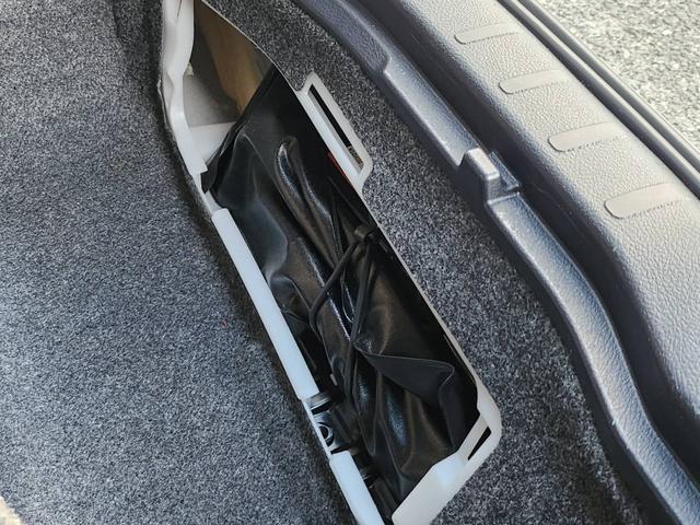 ヴォクシー ＺＳ　煌ＩＩ　ワンオーナー　ドラレコ　ＥＴＣ２．０　バックカメラ　両側電動スライドドア　Ｐセンサー　横滑り防止装置　スマートキー　プッシュスタート　純正アルミ　純正９型ナビ（60枚目）