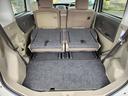 座席を倒して荷物を多く積み込み可能です。