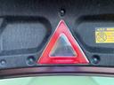トランク内に三角表示板が入っております。