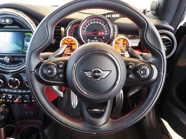 ジョンクーパーワークス コンバーチブル DuelL AG GIGAMOT ACシュニッツァーエアロ REMUSマフラー 禁煙車 走行距離無制限&1年間保証付 純正ナビ Bluetooth接続 バックカメラ 純正オプション18インチAW(19枚目)