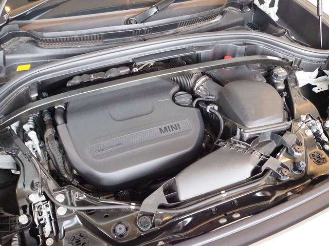 ＭＩＮＩ カントリーマンＤ　クラシック・トリム　Ｍパッケージ・ハーマンカードン・メモリ付パワーシート・純正ナビ・ワイヤレス充電・ミラー型ＥＴＣ・サラウンドビューカメラ・電動リアゲート・シート＆ステアヒーター・１８インチホイール・禁煙車（15枚目）