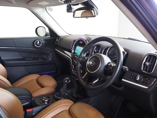 ＭＩＮＩ クーパーＳＤ　クロスオーバー　オール４　ワンオーナー・オプションカラーアイランドブルー・ホワイトルーフ＆ミラー・ボンネットストライプ・アダプティブＬＥＤヘッドライト・デイライト・ＬＥＤテール・１８ＡＷ・ルーフレール・コンフォートアクセス（17枚目）