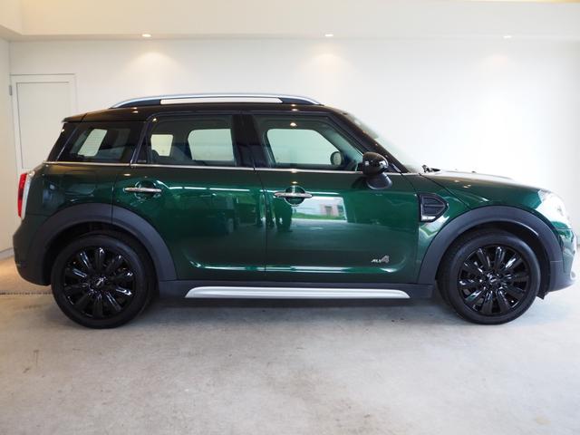 ＭＩＮＩ クロスオーバー　ノーフォークエディション　ーフォークエディション　禁煙車　ワンオーナー　全国３００台限定車　専用ボンネットストライプ　専用ネームバッジ　専用シート　純正ＨＤＤナビ　アダプティブＬＥＤヘッドライト　バックカメラ（9枚目）