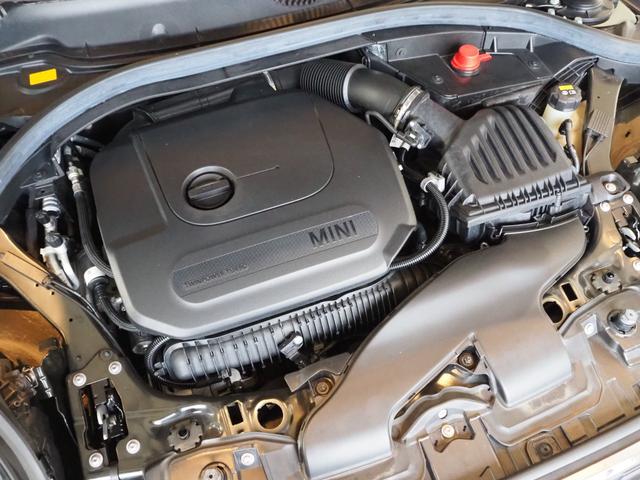 ＭＩＮＩ クーパーＳ　クラブマン　オール４　ペッパーパッケージ　１７インチアロイホイール　アクティブクルーズコントロール　純正ナビゲーション　リアビューカメラ　フロント＆リアＰＤＣ　ＬＥＤヘッドライト　禁煙車（15枚目）