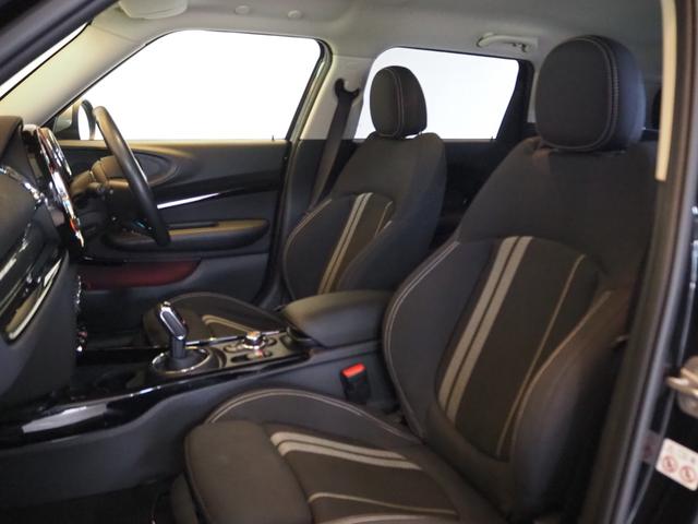 ＭＩＮＩ クーパーＳ　クラブマン　オール４　ペッパーパッケージ　１７インチアロイホイール　アクティブクルーズコントロール　純正ナビゲーション　リアビューカメラ　フロント＆リアＰＤＣ　ＬＥＤヘッドライト　禁煙車（19枚目）