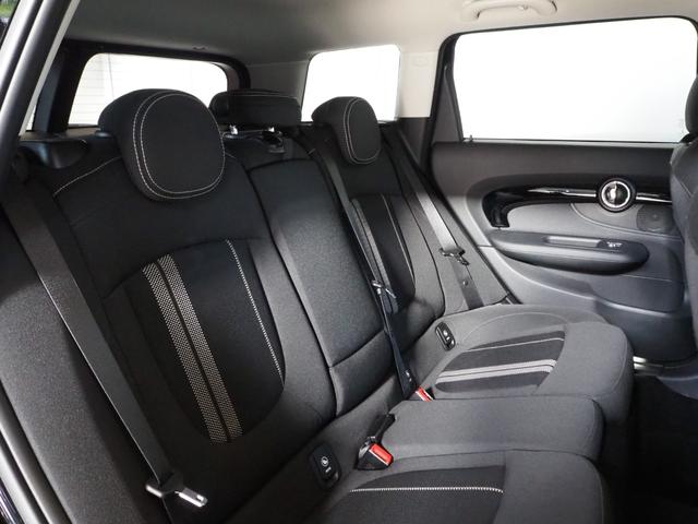 ＭＩＮＩ クーパーＳ　クラブマン　オール４　ペッパーパッケージ　１７インチアロイホイール　アクティブクルーズコントロール　純正ナビゲーション　リアビューカメラ　フロント＆リアＰＤＣ　ＬＥＤヘッドライト　禁煙車（32枚目）