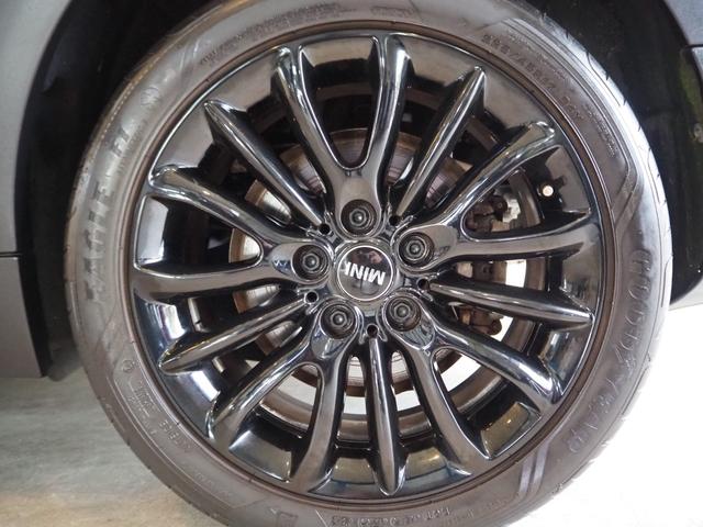 ＭＩＮＩ クーパーＳ　クラブマン　オール４　ペッパーパッケージ　１７インチアロイホイール　アクティブクルーズコントロール　純正ナビゲーション　リアビューカメラ　フロント＆リアＰＤＣ　ＬＥＤヘッドライト　禁煙車（47枚目）