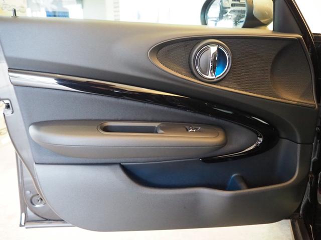 ＭＩＮＩ クーパーＳ　クラブマン　オール４　ペッパーパッケージ　１７インチアロイホイール　アクティブクルーズコントロール　純正ナビゲーション　リアビューカメラ　フロント＆リアＰＤＣ　ＬＥＤヘッドライト　禁煙車（51枚目）