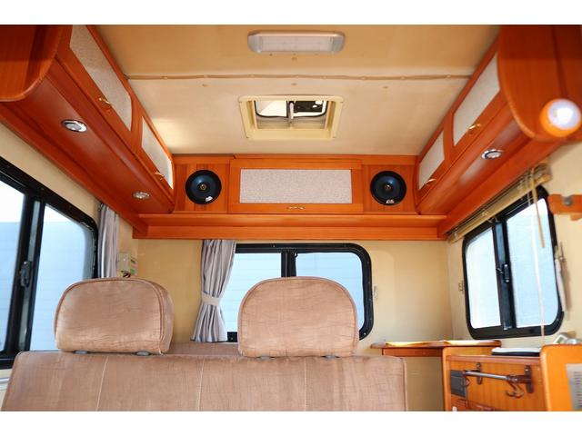 キャンピングカー AZ-MAX ラクーン 4WD リアベッドタイプ ソーラーパネル ツインサブバッテリー 走行充電 外部電源 インバーター300W LED照明 カロメモリーナビ ワンセグ バックカメラ(6枚目)