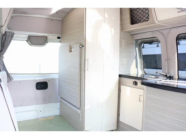 ＮＶ３５０キャラバンバン 　キャンピングカー　ピーズクラフト　ジェニュイン　ディーゼル　４ＷＤ　ＦＦヒーター　ツインサブバッテリー　走行充電　外部充電　インバーター　冷蔵庫　マックスファン　ソーラーパネル　サイドオーニング（46枚目）