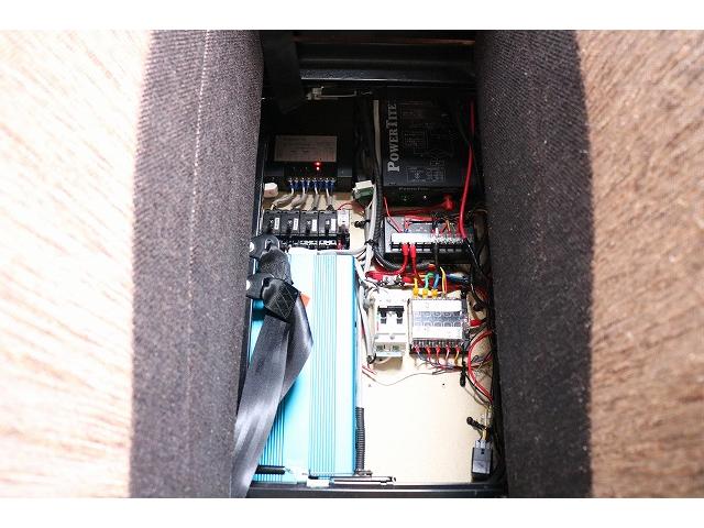 カムロード 　キャンピングカー　キャブコン　ナッツＲＶ　クレア５．３Ｘ　家庭用エアコン　マックスファン　トリプルサブバッテリー　走行充電　外部充電　インバーター　冷蔵庫　サイドオーニング　電子レンジ　ＦＦヒーター（33枚目）