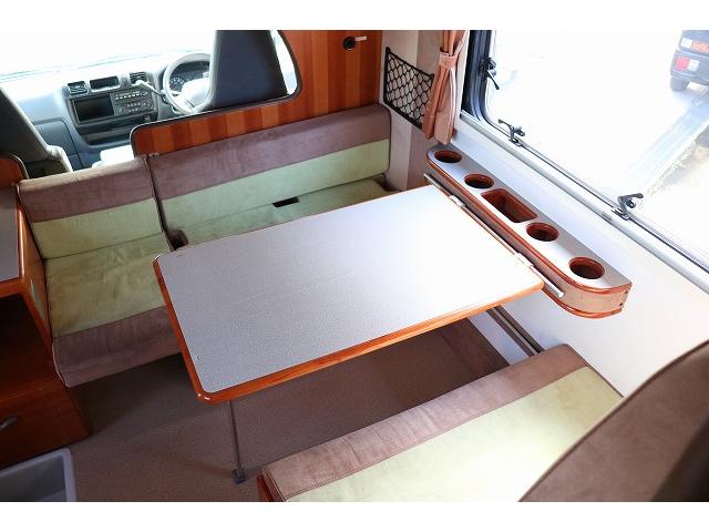 バネットトラック  キャンピングカー キャブコン 東和モータース カービィR2B 4WD ベバストFFヒーター シングルサブバッテリー 走行充電 冷蔵庫 シンク 外部電源 常設2段ベッドレイアウト(9枚目)