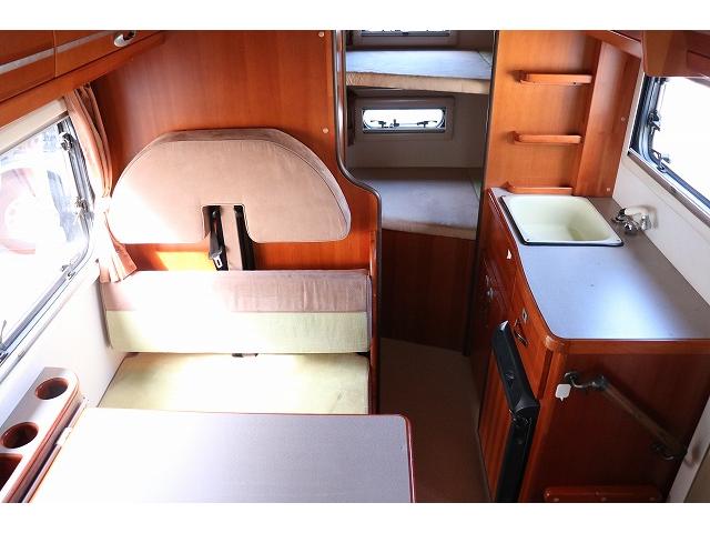バネットトラック  キャンピングカー キャブコン 東和モータース カービィR2B 4WD ベバストFFヒーター シングルサブバッテリー 走行充電 冷蔵庫 シンク 外部電源 常設2段ベッドレイアウト(14枚目)