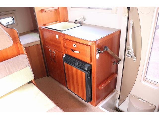 バネットトラック  キャンピングカー キャブコン 東和モータース カービィR2B 4WD ベバストFFヒーター シングルサブバッテリー 走行充電 冷蔵庫 シンク 外部電源 常設2段ベッドレイアウト(16枚目)
