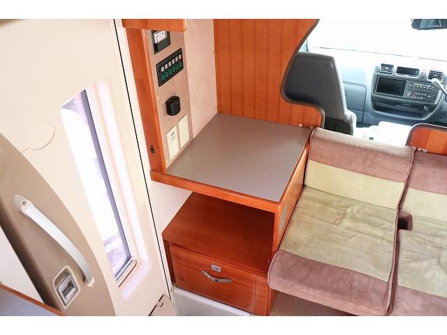 バネットトラック  キャンピングカー キャブコン 東和モータース カービィR2B 4WD ベバストFFヒーター シングルサブバッテリー 走行充電 冷蔵庫 シンク 外部電源 常設2段ベッドレイアウト(21枚目)