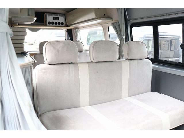 ハイエースバン キャンピングカー バンコン ホワイトハウス コンパスドルク FFヒーター DCクーラー マックスファン インバーター 冷蔵庫 リチウムイオンバッテリー 電子レンジ 外部充電(4枚目)