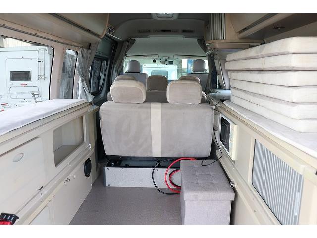 ハイエースバン キャンピングカー バンコン ホワイトハウス コンパスドルク FFヒーター DCクーラー マックスファン インバーター 冷蔵庫 リチウムイオンバッテリー 電子レンジ 外部充電(6枚目)