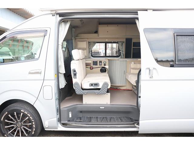 ハイエースバン キャンピングカー バンコン ホワイトハウス コンパスドルク FFヒーター DCクーラー マックスファン インバーター 冷蔵庫 リチウムイオンバッテリー 電子レンジ 外部充電(10枚目)