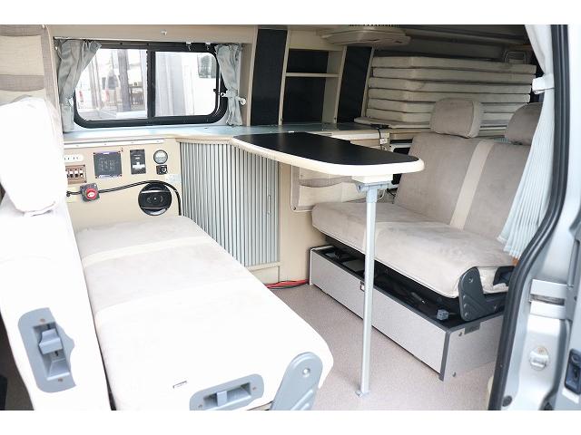 ハイエースバン キャンピングカー バンコン ホワイトハウス コンパスドルク FFヒーター DCクーラー マックスファン インバーター 冷蔵庫 リチウムイオンバッテリー 電子レンジ 外部充電(12枚目)