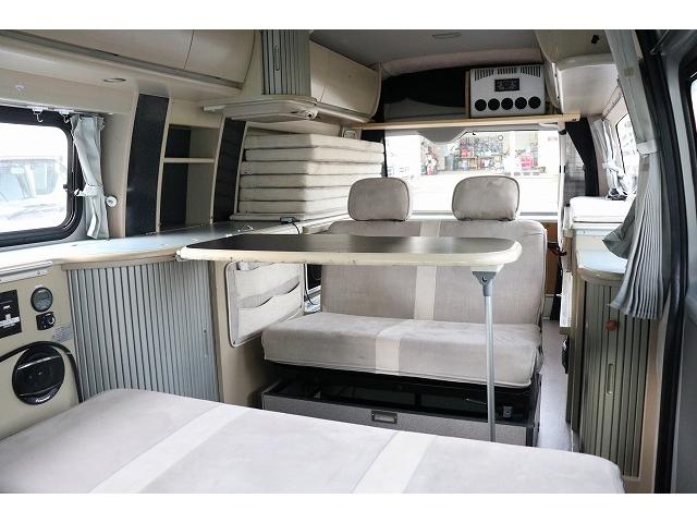 ハイエースバン キャンピングカー バンコン ホワイトハウス コンパスドルク FFヒーター DCクーラー マックスファン インバーター 冷蔵庫 リチウムイオンバッテリー 電子レンジ 外部充電(14枚目)