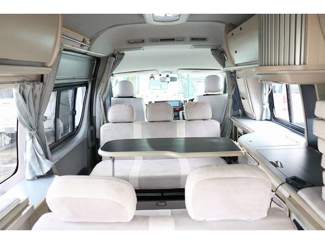 ハイエースバン キャンピングカー バンコン ホワイトハウス コンパスドルク FFヒーター DCクーラー マックスファン インバーター 冷蔵庫 リチウムイオンバッテリー 電子レンジ 外部充電(16枚目)