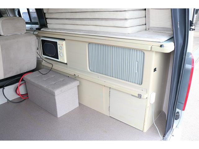 ハイエースバン キャンピングカー バンコン ホワイトハウス コンパスドルク FFヒーター DCクーラー マックスファン インバーター 冷蔵庫 リチウムイオンバッテリー 電子レンジ 外部充電(19枚目)