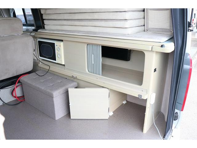 ハイエースバン キャンピングカー バンコン ホワイトハウス コンパスドルク FFヒーター DCクーラー マックスファン インバーター 冷蔵庫 リチウムイオンバッテリー 電子レンジ 外部充電(20枚目)