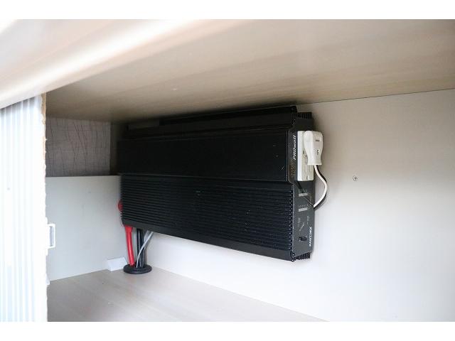 ハイエースバン キャンピングカー バンコン ホワイトハウス コンパスドルク FFヒーター DCクーラー マックスファン インバーター 冷蔵庫 リチウムイオンバッテリー 電子レンジ 外部充電(21枚目)