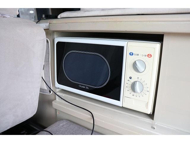 ハイエースバン キャンピングカー バンコン ホワイトハウス コンパスドルク FFヒーター DCクーラー マックスファン インバーター 冷蔵庫 リチウムイオンバッテリー 電子レンジ 外部充電(22枚目)