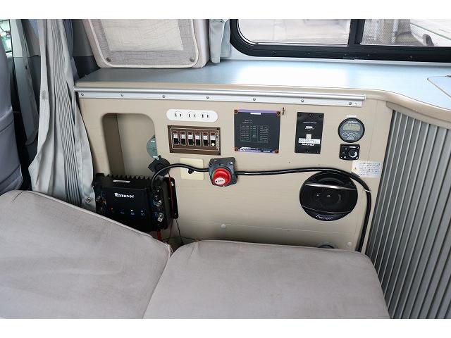 ハイエースバン キャンピングカー バンコン ホワイトハウス コンパスドルク FFヒーター DCクーラー マックスファン インバーター 冷蔵庫 リチウムイオンバッテリー 電子レンジ 外部充電(25枚目)