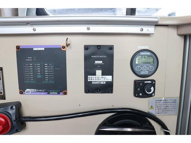 ハイエースバン キャンピングカー バンコン ホワイトハウス コンパスドルク FFヒーター DCクーラー マックスファン インバーター 冷蔵庫 リチウムイオンバッテリー 電子レンジ 外部充電(26枚目)