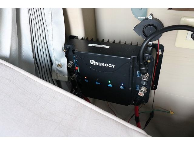 ハイエースバン キャンピングカー バンコン ホワイトハウス コンパスドルク FFヒーター DCクーラー マックスファン インバーター 冷蔵庫 リチウムイオンバッテリー 電子レンジ 外部充電(27枚目)