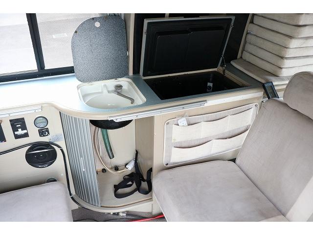 ハイエースバン キャンピングカー バンコン ホワイトハウス コンパスドルク FFヒーター DCクーラー マックスファン インバーター 冷蔵庫 リチウムイオンバッテリー 電子レンジ 外部充電(29枚目)