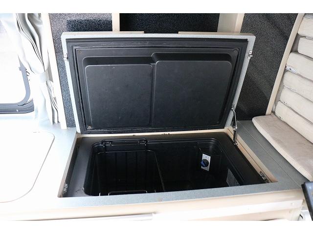 ハイエースバン キャンピングカー バンコン ホワイトハウス コンパスドルク FFヒーター DCクーラー マックスファン インバーター 冷蔵庫 リチウムイオンバッテリー 電子レンジ 外部充電(31枚目)