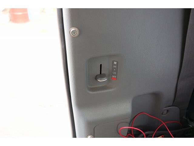 ハイエースバン キャンピングカー バンコン ホワイトハウス コンパスドルク FFヒーター DCクーラー マックスファン インバーター 冷蔵庫 リチウムイオンバッテリー 電子レンジ 外部充電(36枚目)